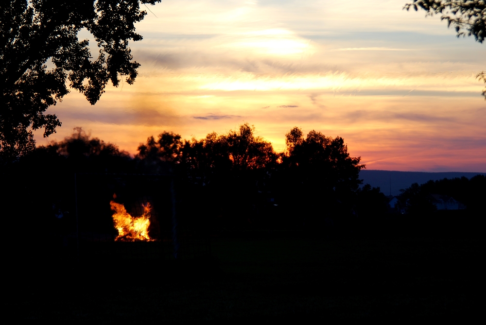 Abendrot am Lagerfeuer