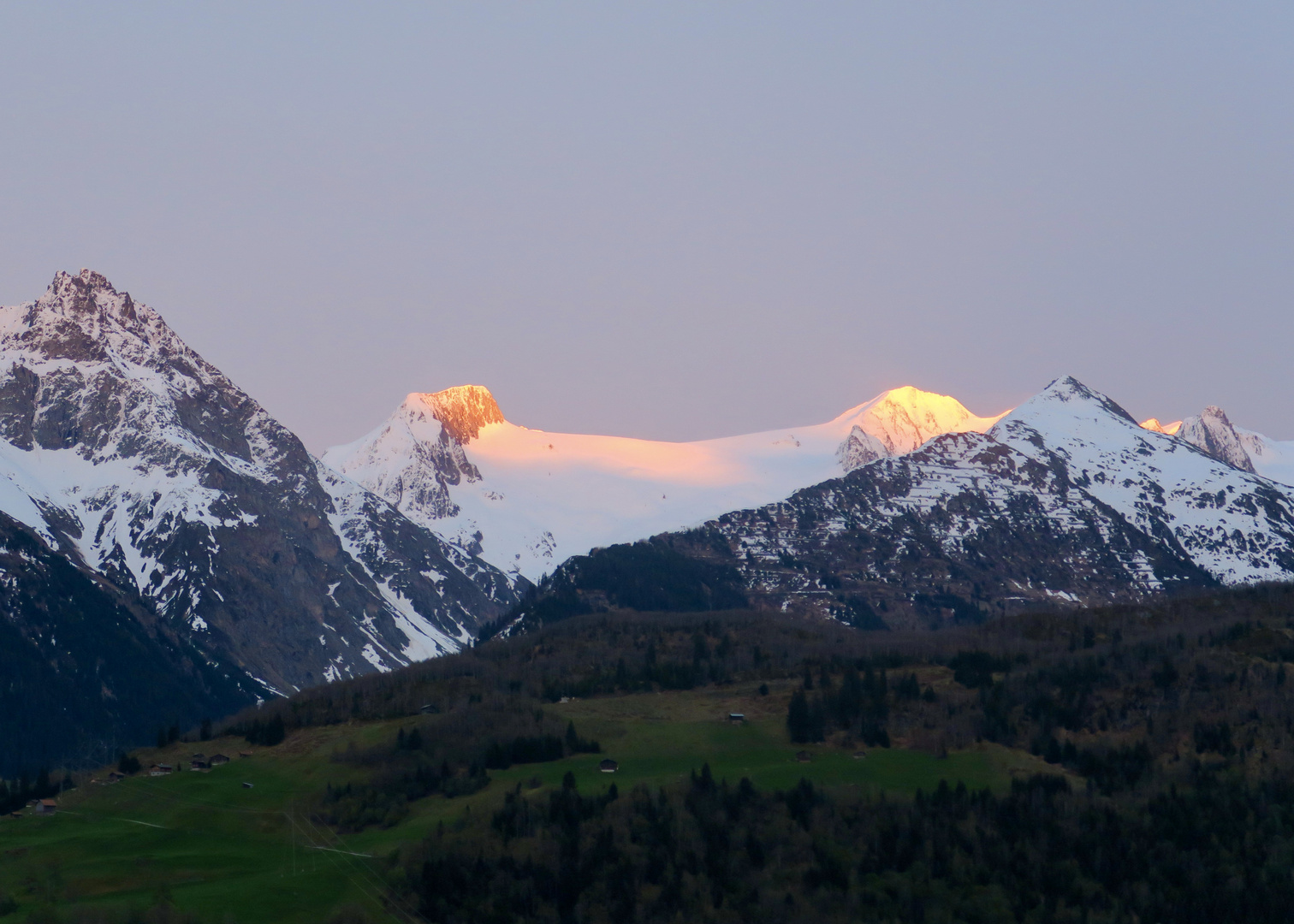 Abendrot am Medelser Gletscher 