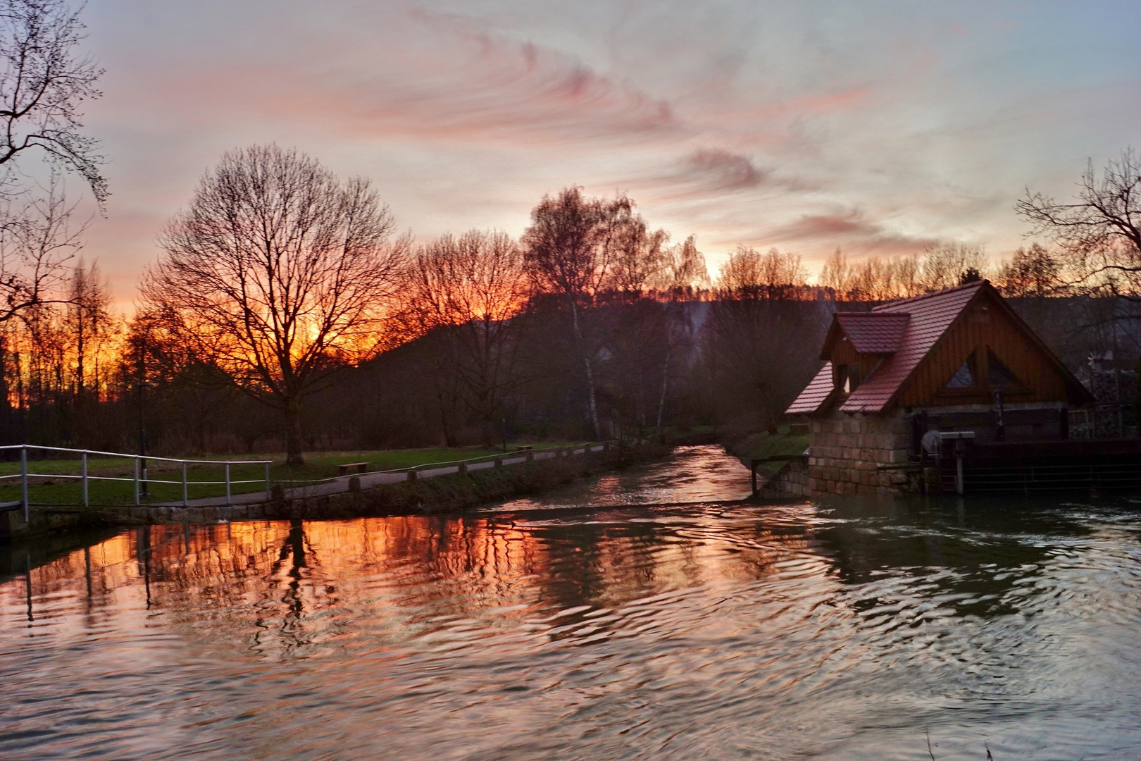 Abendrot am Mühlkanal