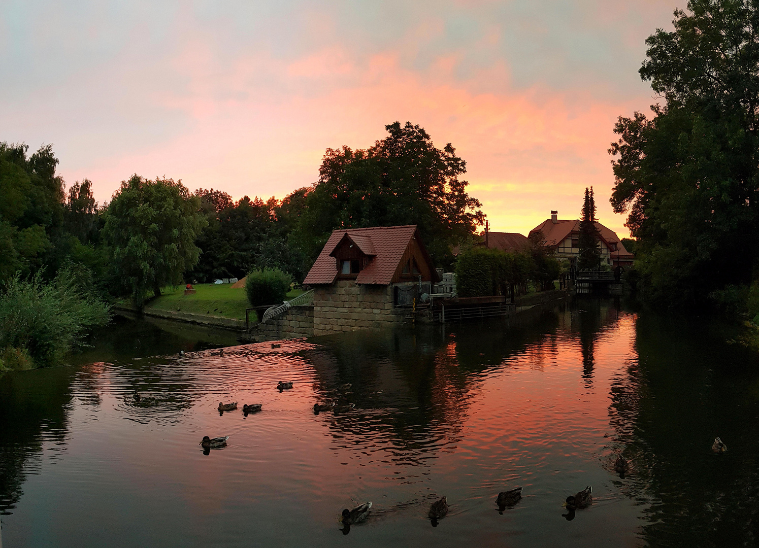 Abendrot am Mühlkanal.