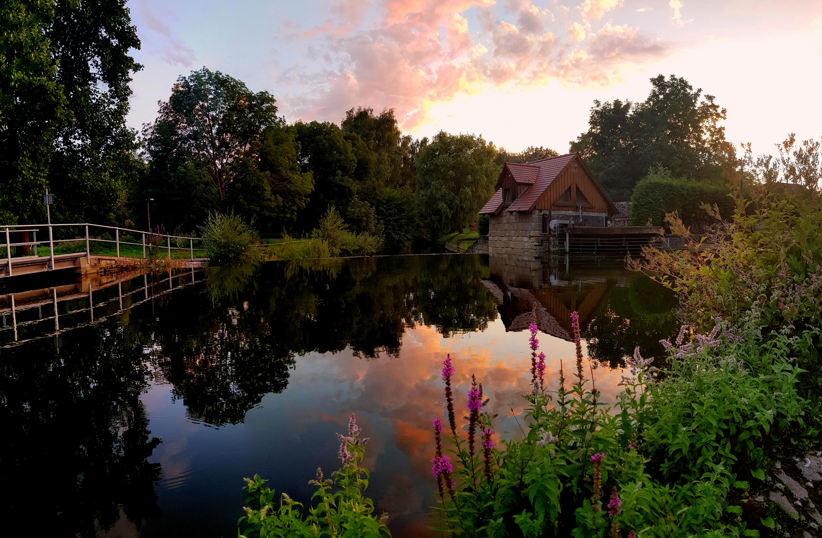 Abendrot am Mühlkanal.