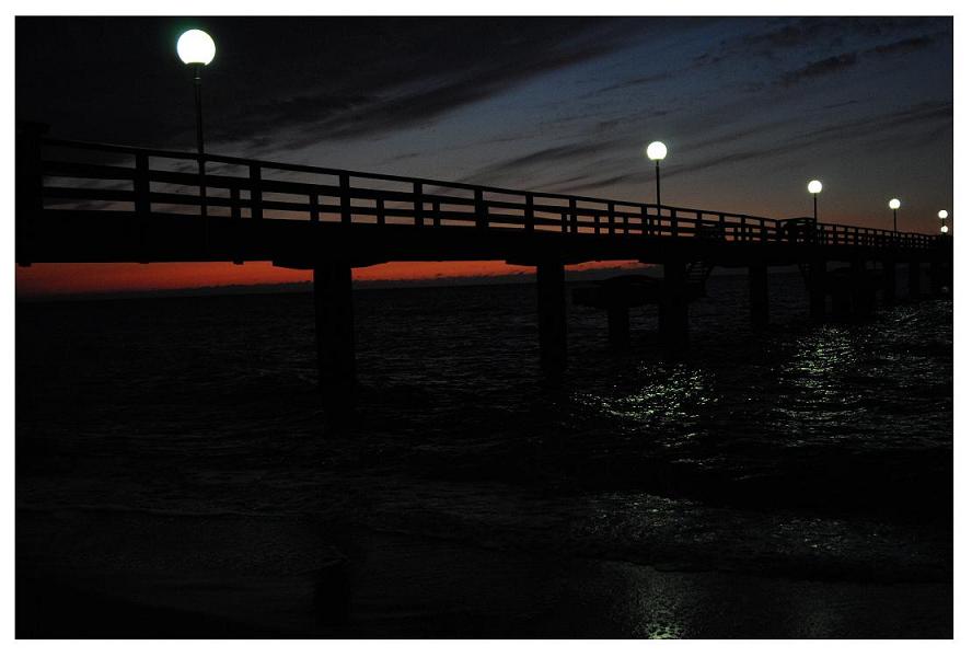 Abendrot hinter der Seebrücke