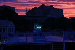 Abendrot - Hochwasser droht