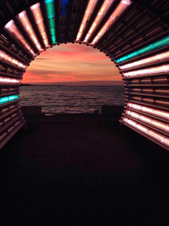 Abendrot im Farbentunnel in Bregenz