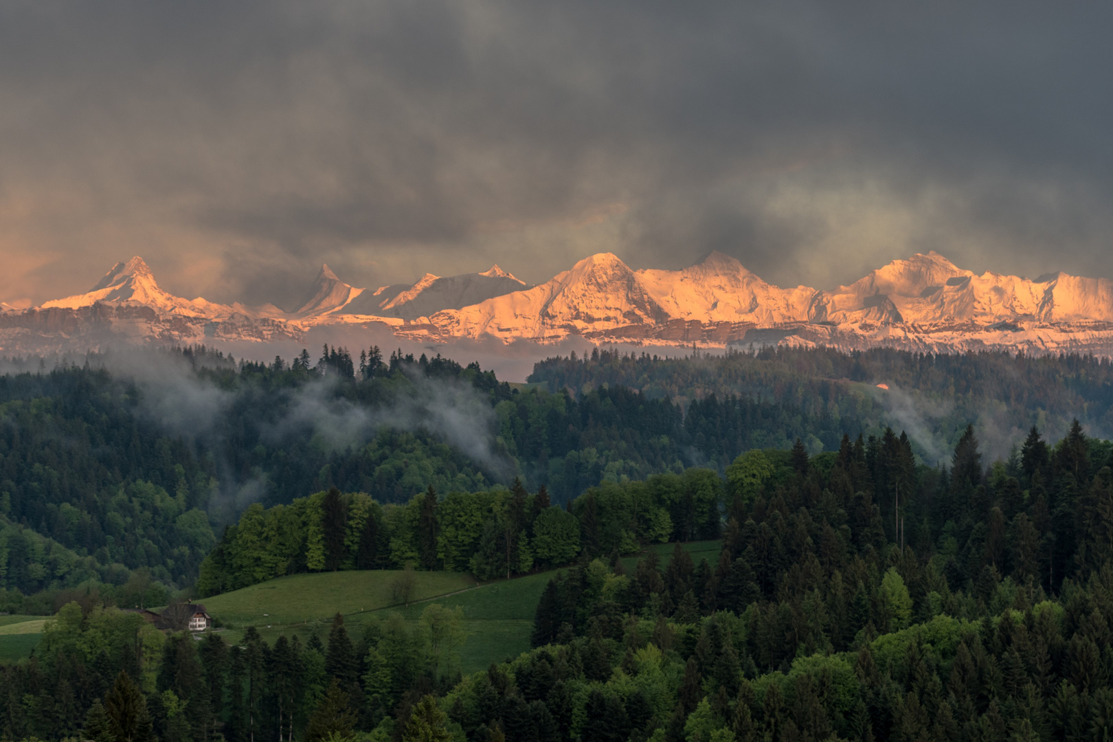 Abendrot in den Berner Alpen