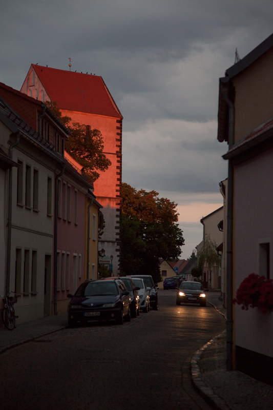 Abendrot küsst kleine Stadt