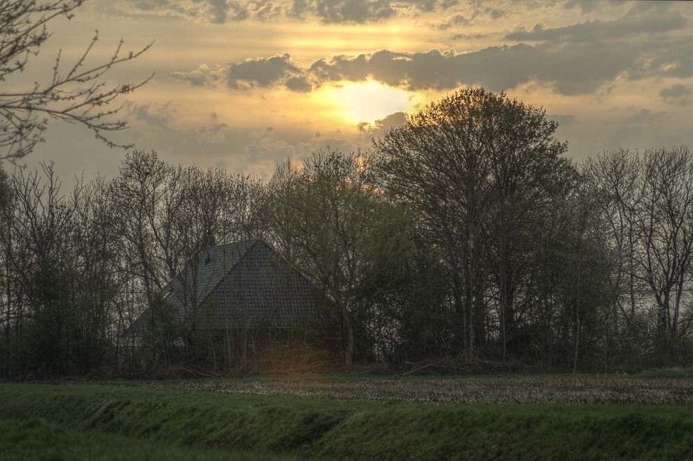 Abendrot mit Bauernhof