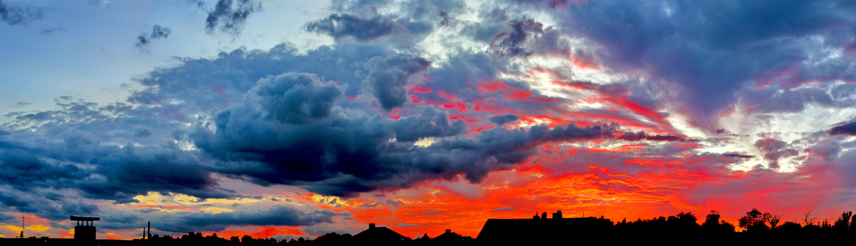 Abendrot mit dunkler Wolkenstimmung