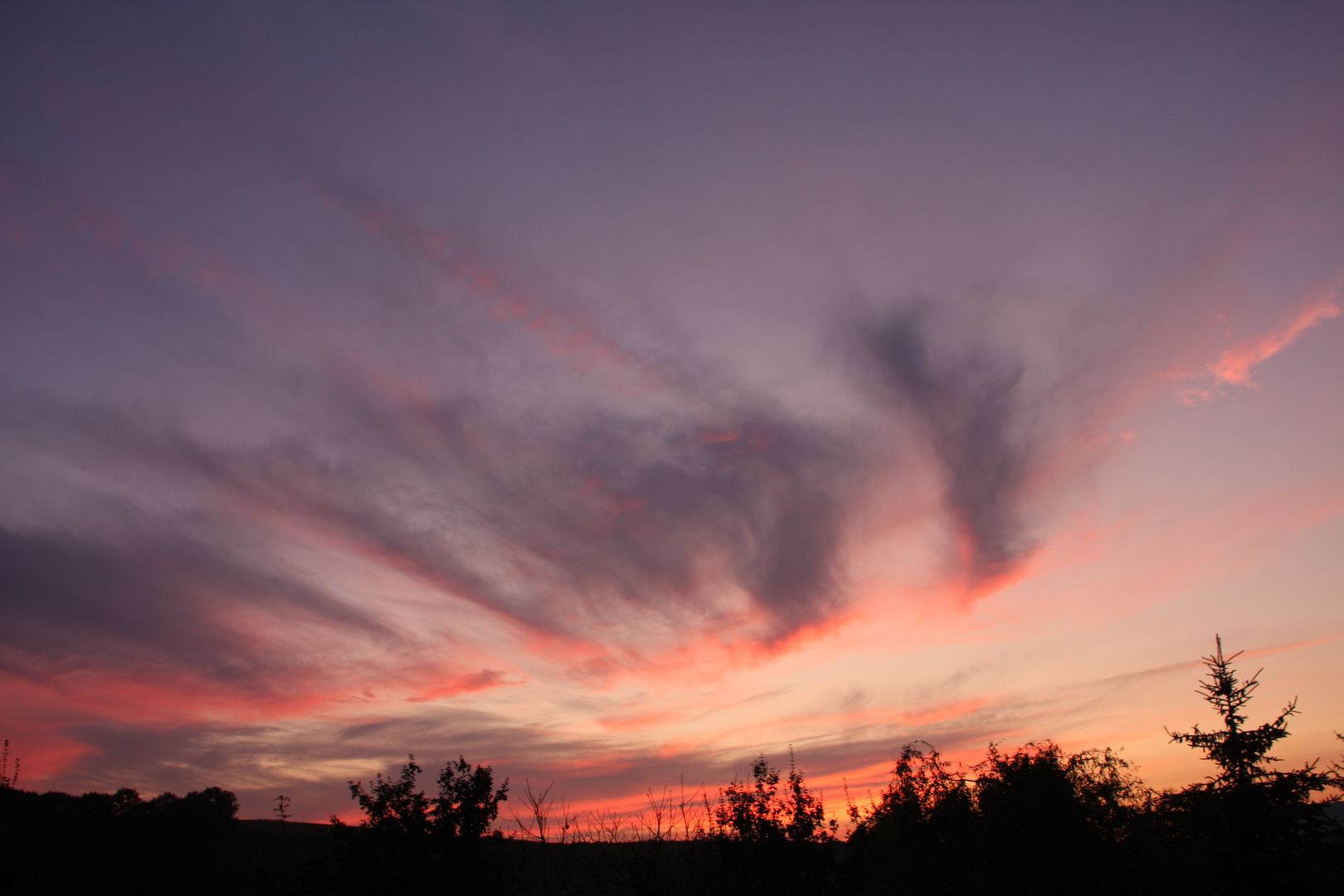 Abendrot mit Wolkenfetzen