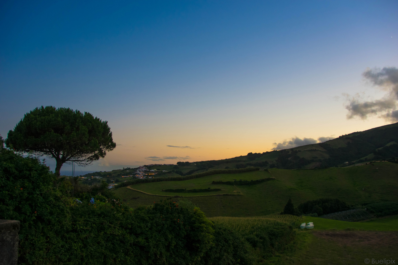 Abendrot ... oberhalb Povoação auf São Miguel, Açores (© Buelipix) 