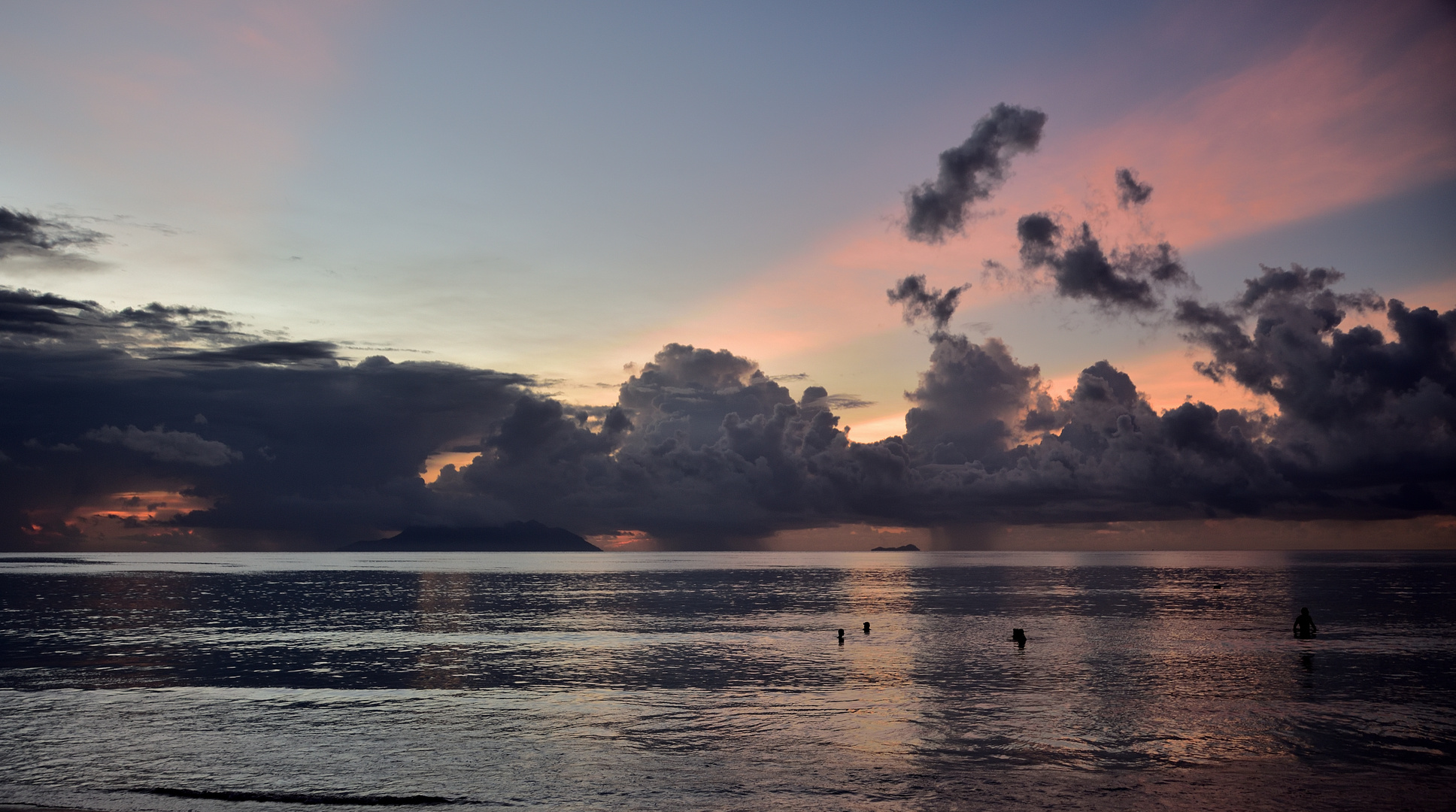 Abendrot über Beau Vallon