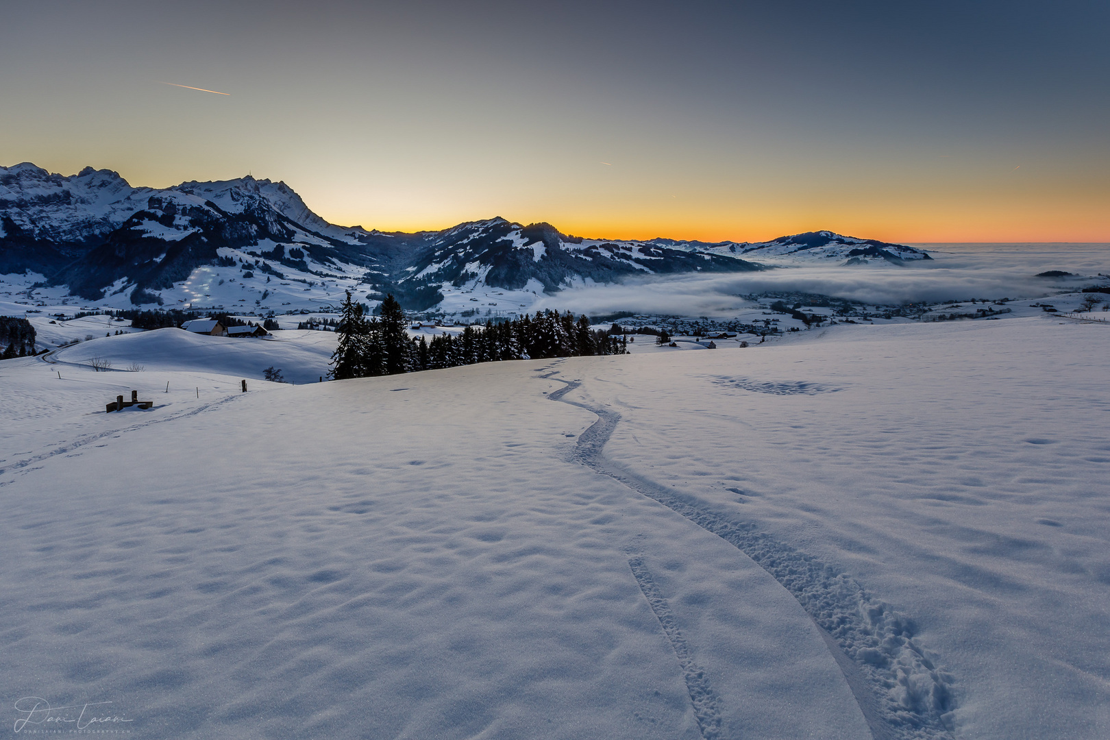 Abendrot über dem Nebel