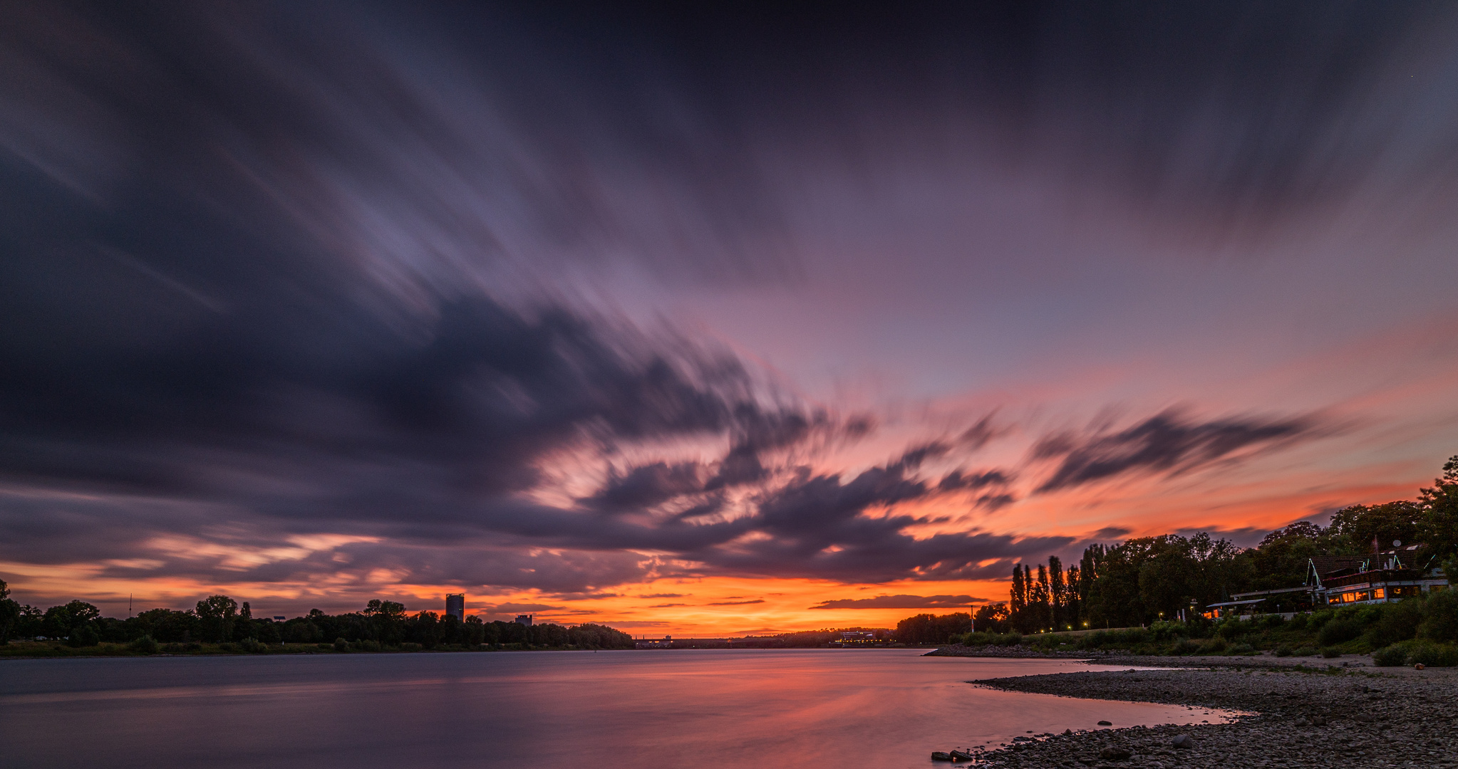 Abendrot über dem Rhein