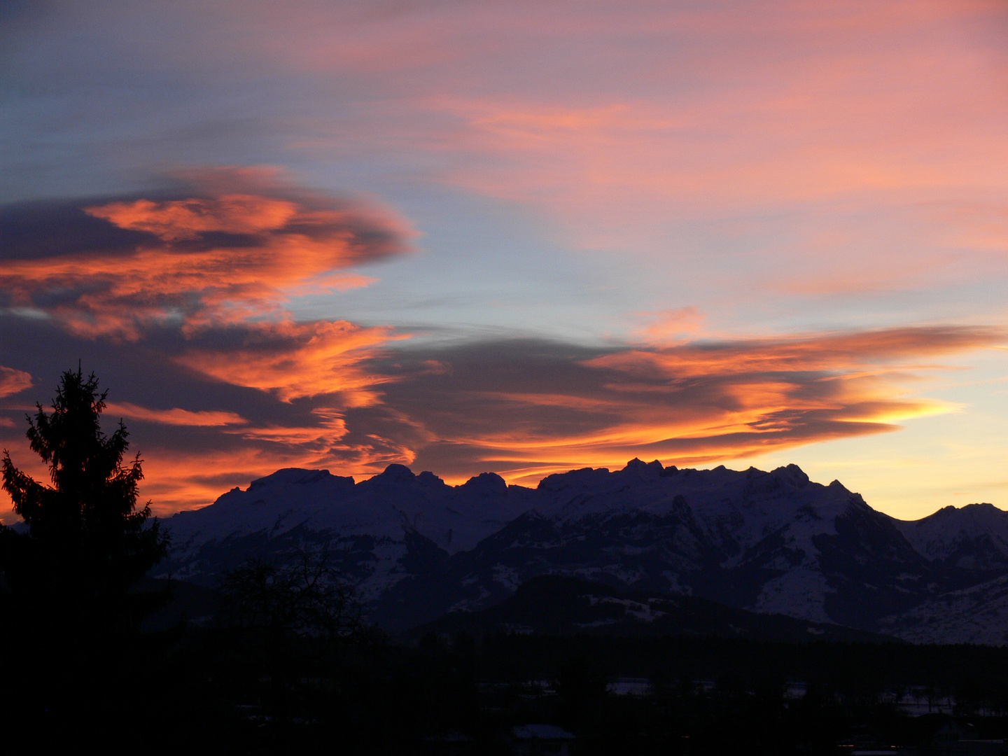 Abendrot über den Schweizer Grenzbergen