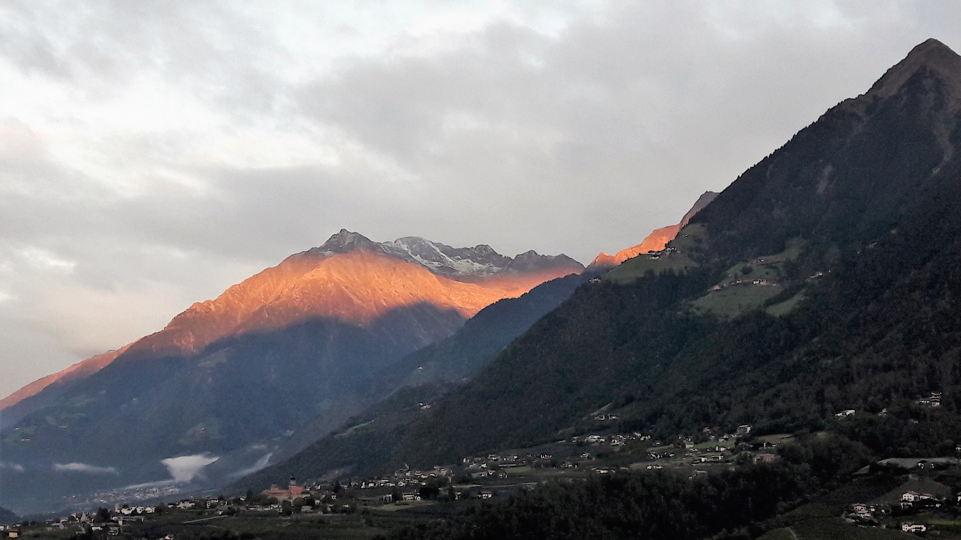 Abendrot über Dorf Tirol