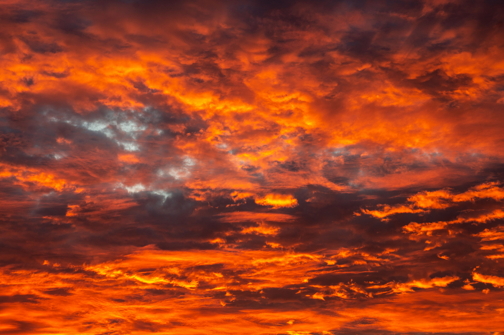 Abendrot zwischen Wetterfronten