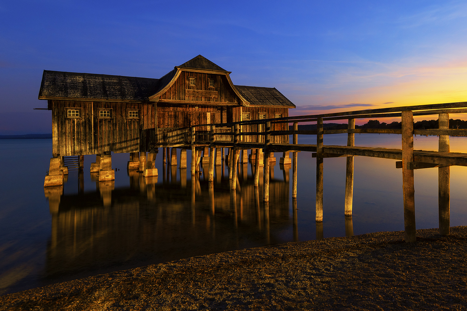 Abends am Bootshaus