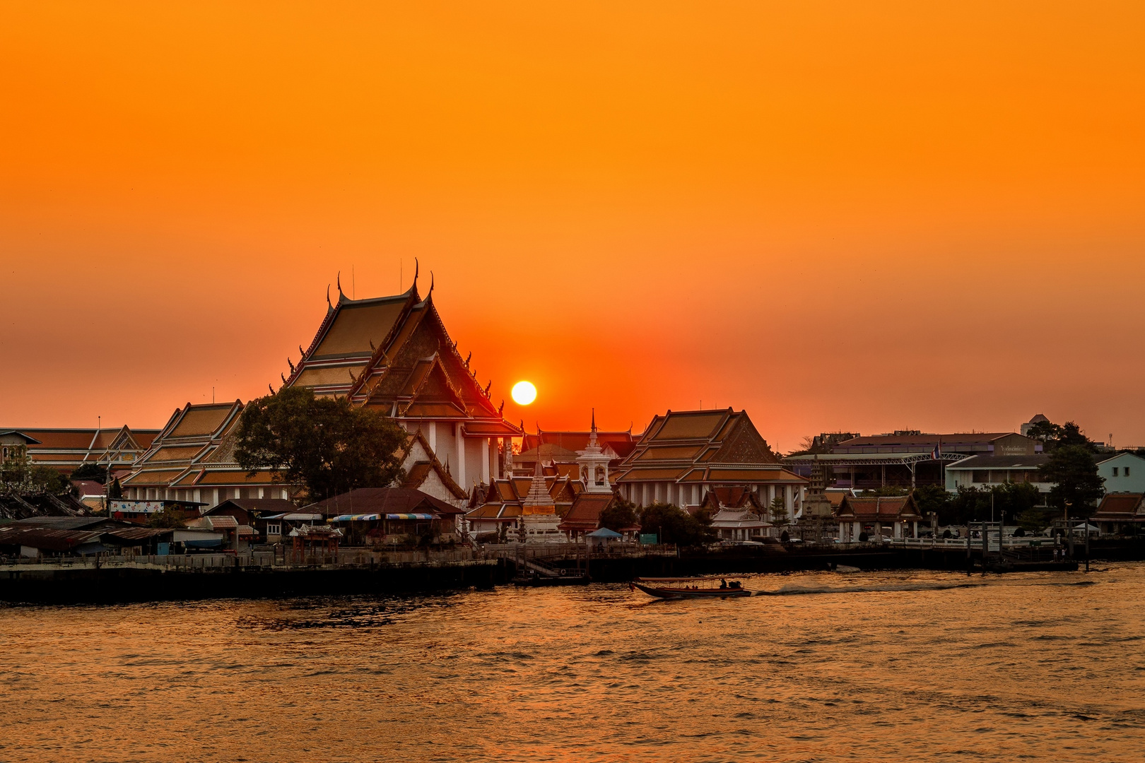 Abends am Chao-Phraya