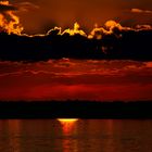 Abends am Chiemsee (2 Gruppen von Enten fliegen hier fast syncron)