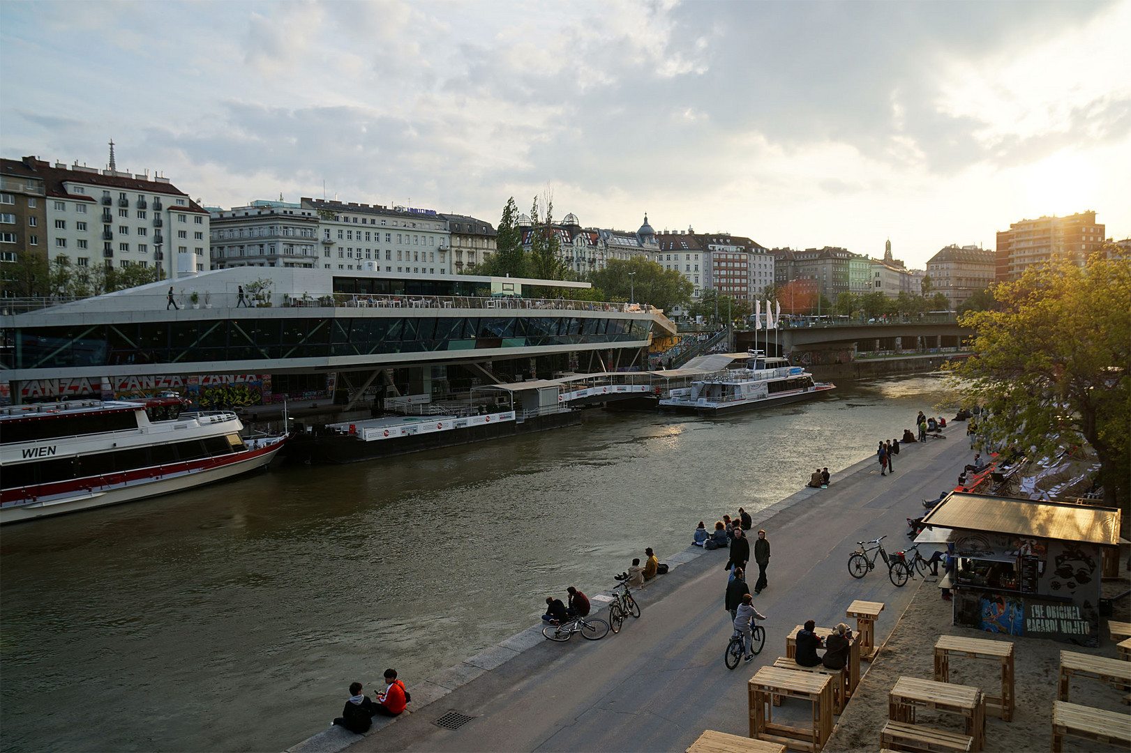 Abends am Donaukanal