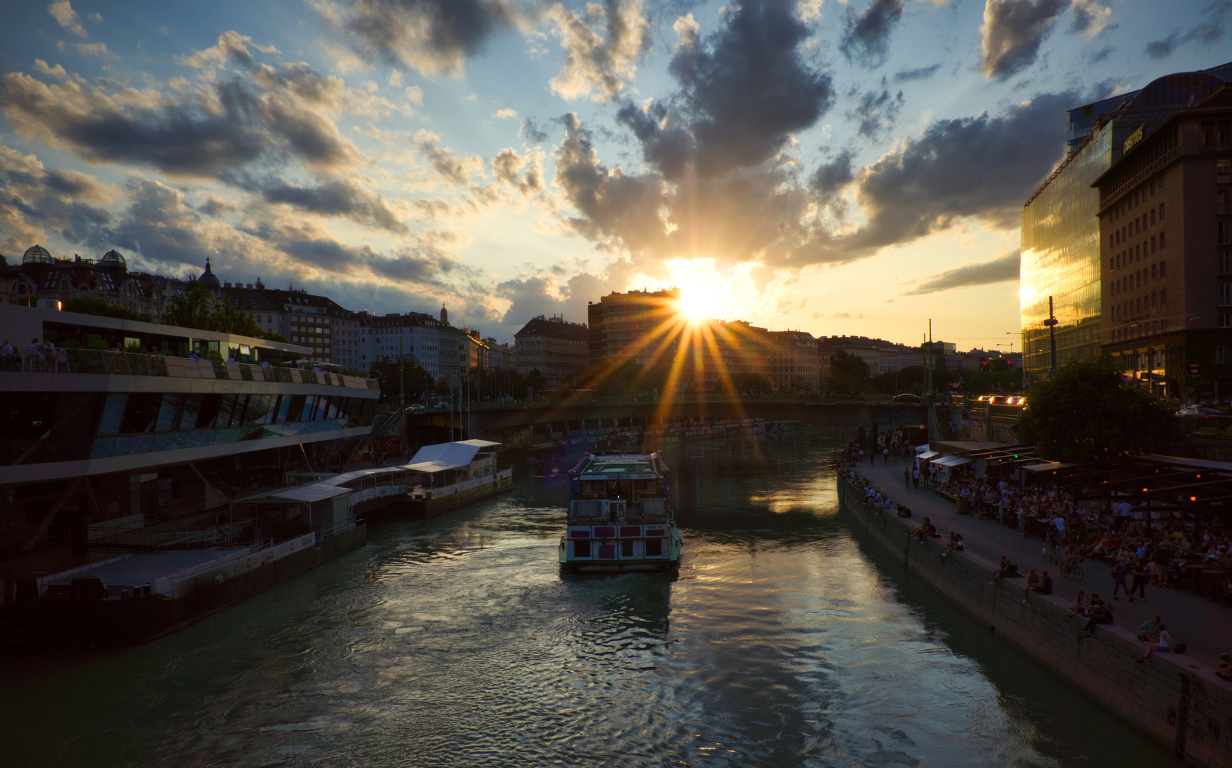 Abends am Donaukanal