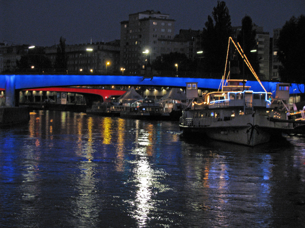 abends am donaukanal in wien