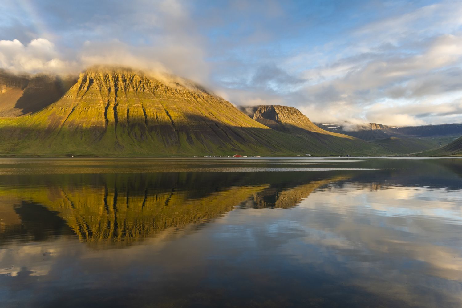 abends am Fjord