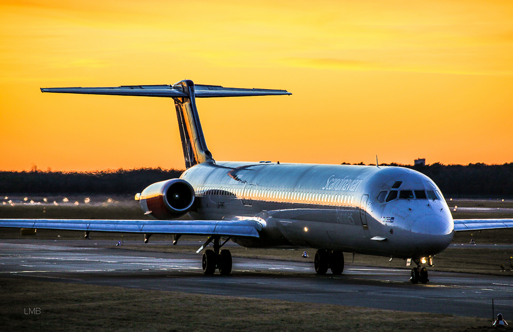 Abends am Flughafen