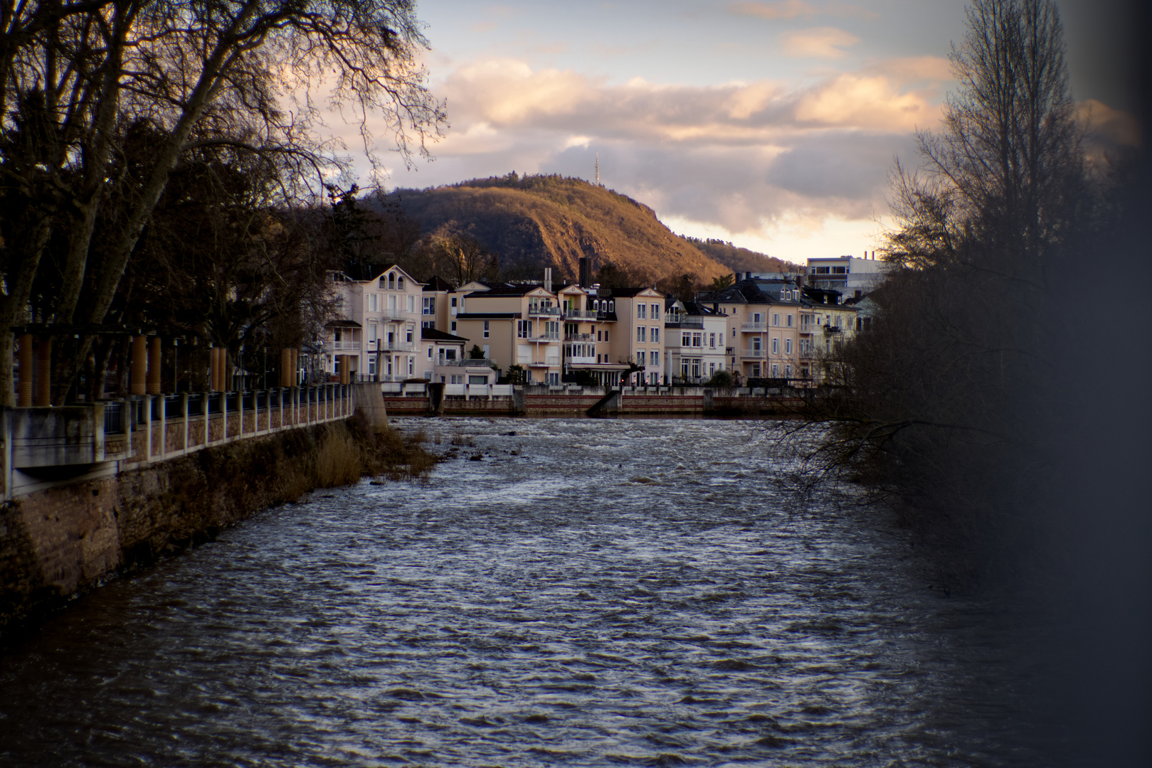 Abends am Fluss