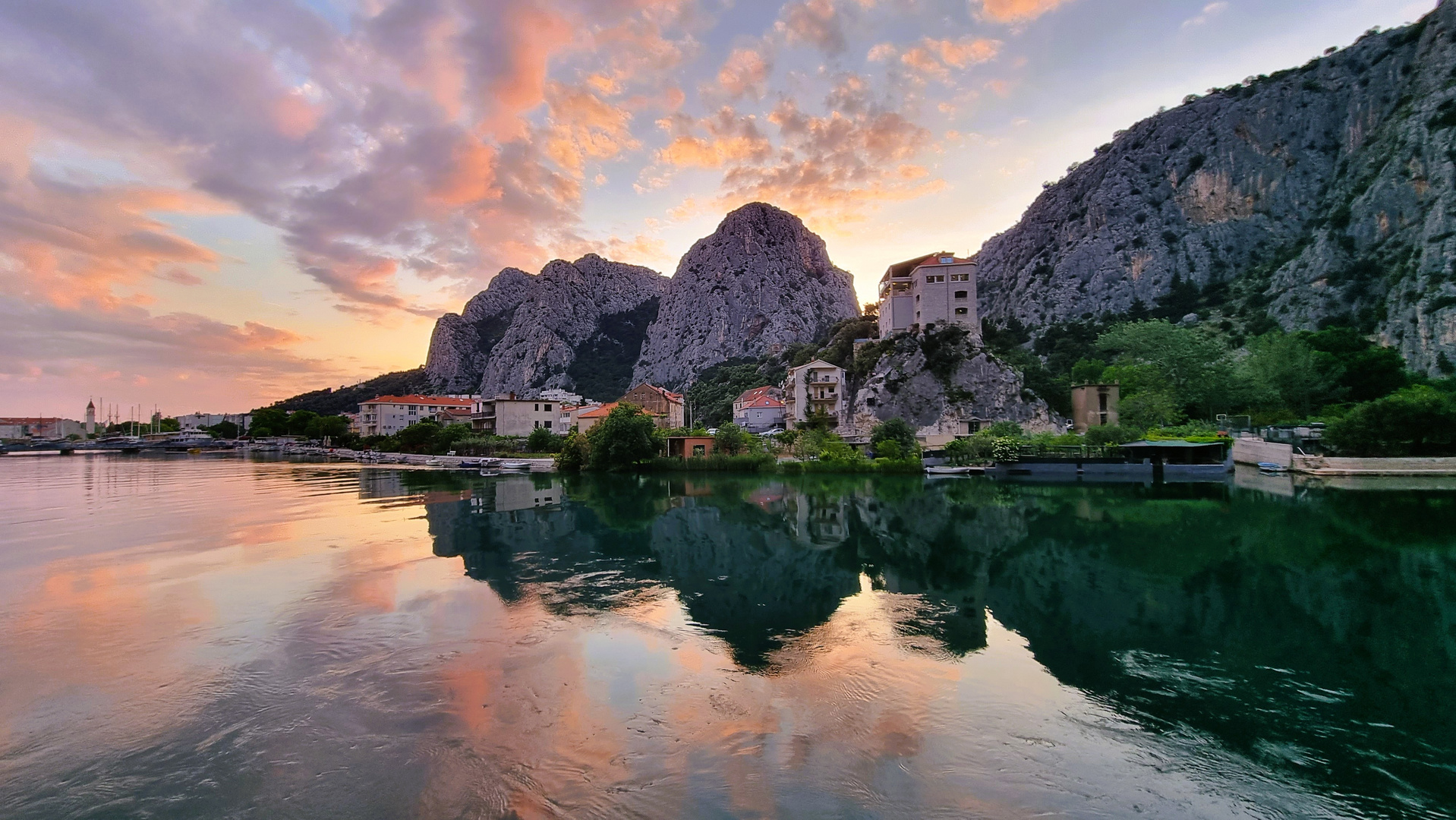 Abends am Fluss