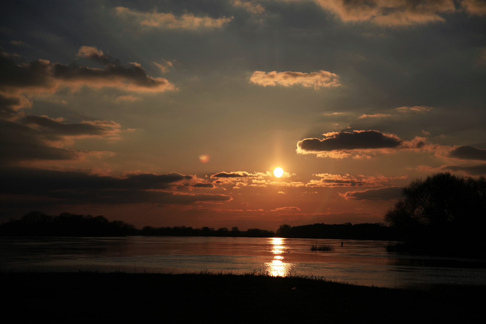 Abends am Fluss .....