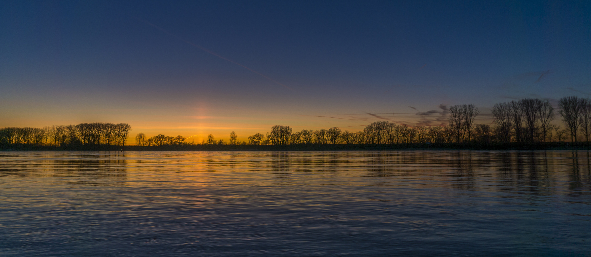 Abends am Fluss