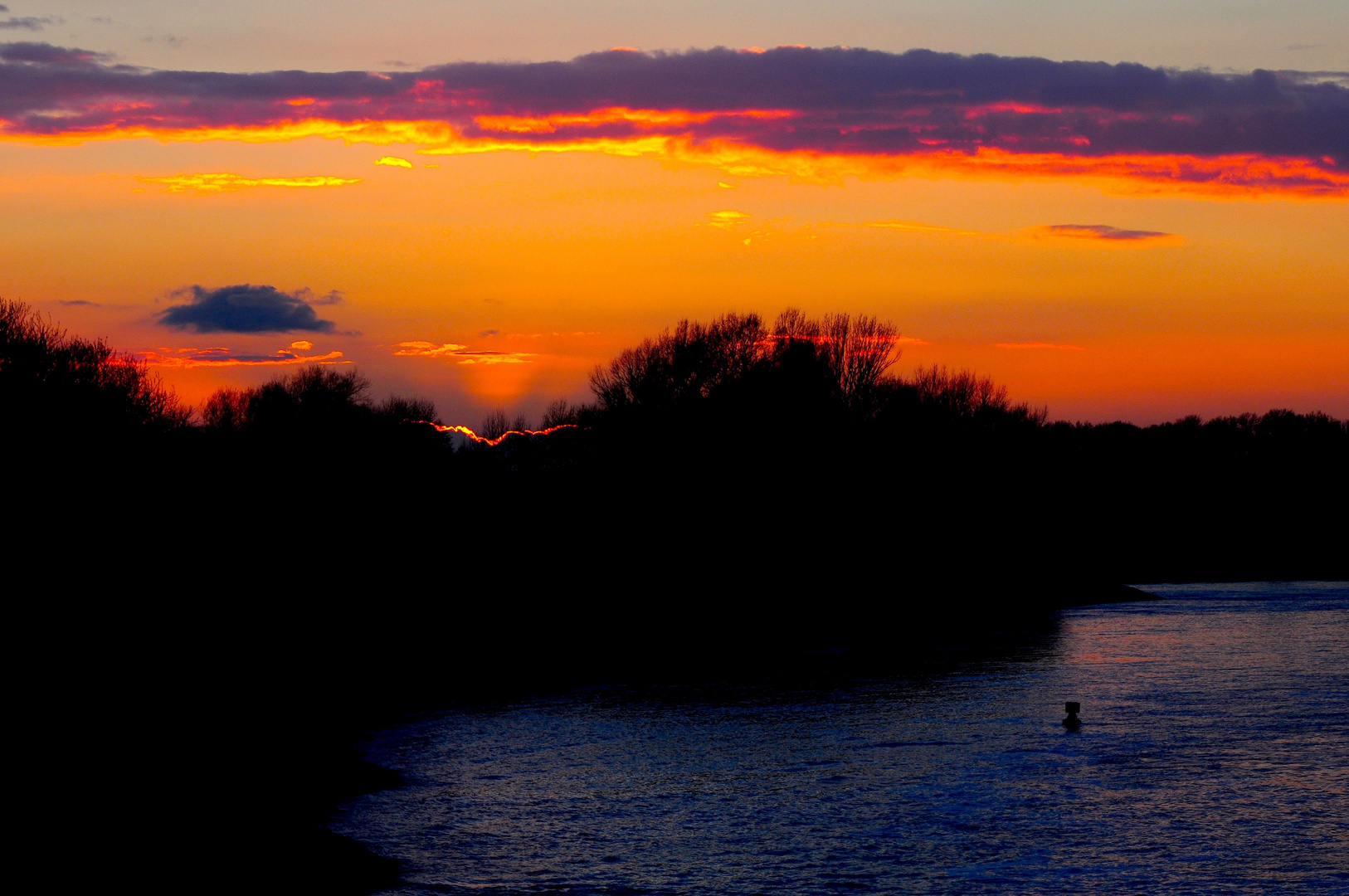 abends am Fluß