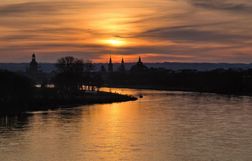 Abends am Fluss