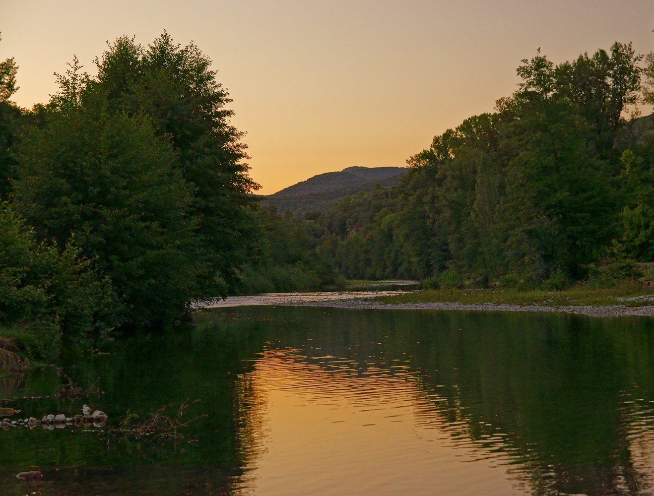 Abends am Fluss