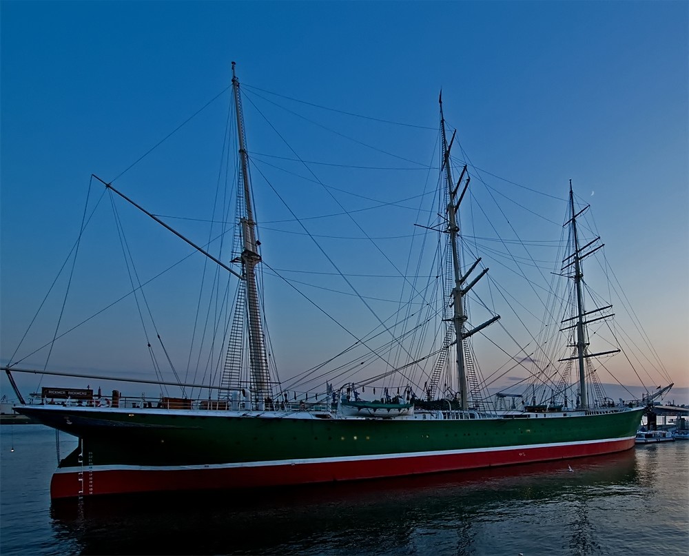 abends am Hafen in Hamburg