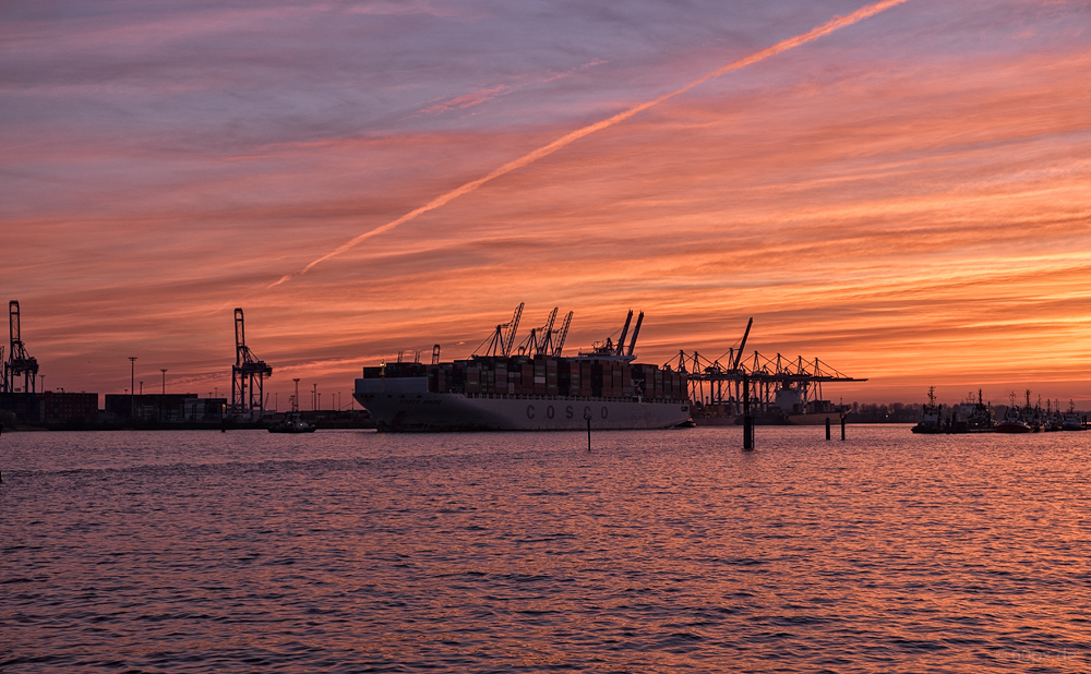 Abends am Hamburger Hafen 080315