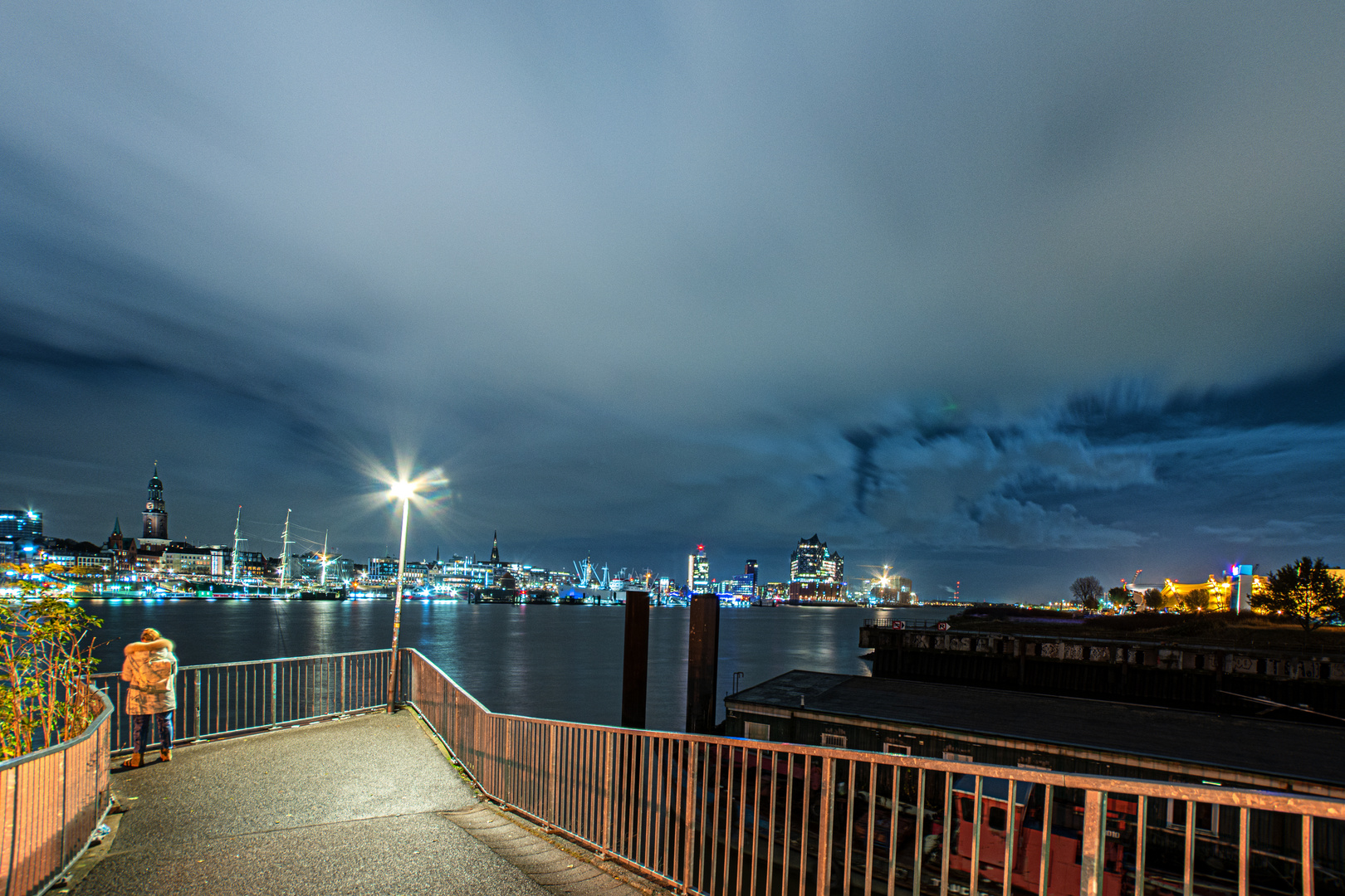 abends am Hamburger Hafen