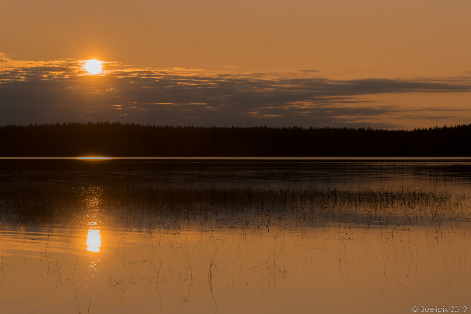 abends am Hossanjärvi (© Buelipix)