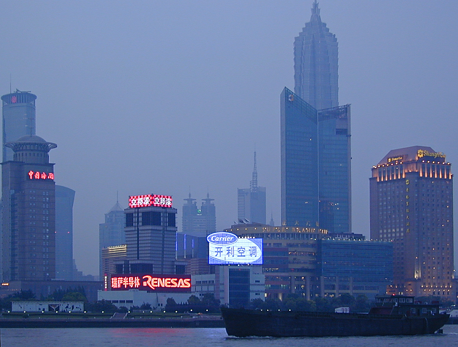 Abends am Huangpo in Shanghai