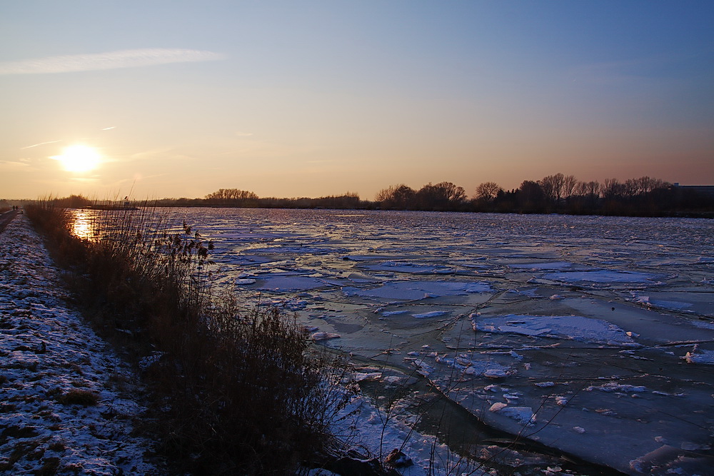 abends am Kanal