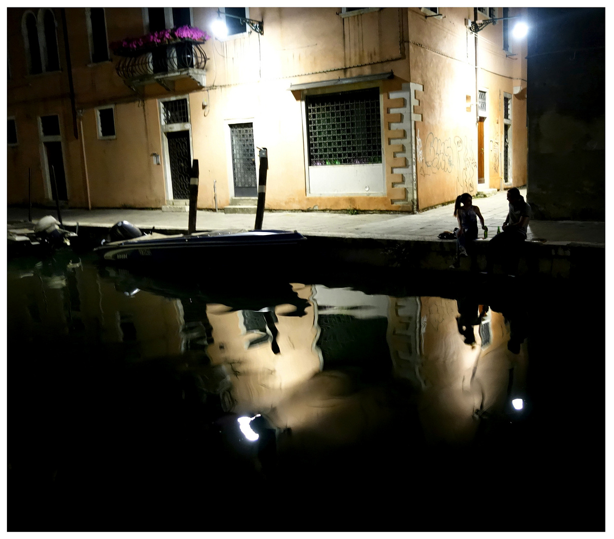 < abends am Kanal >