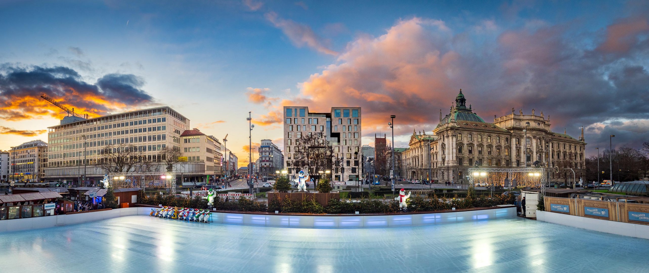 Abends am Karlsplatz