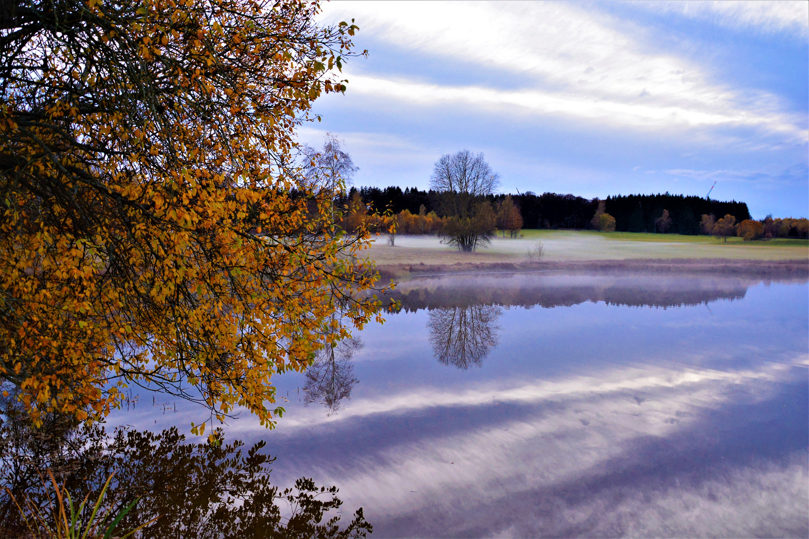 Abends am kleinen See