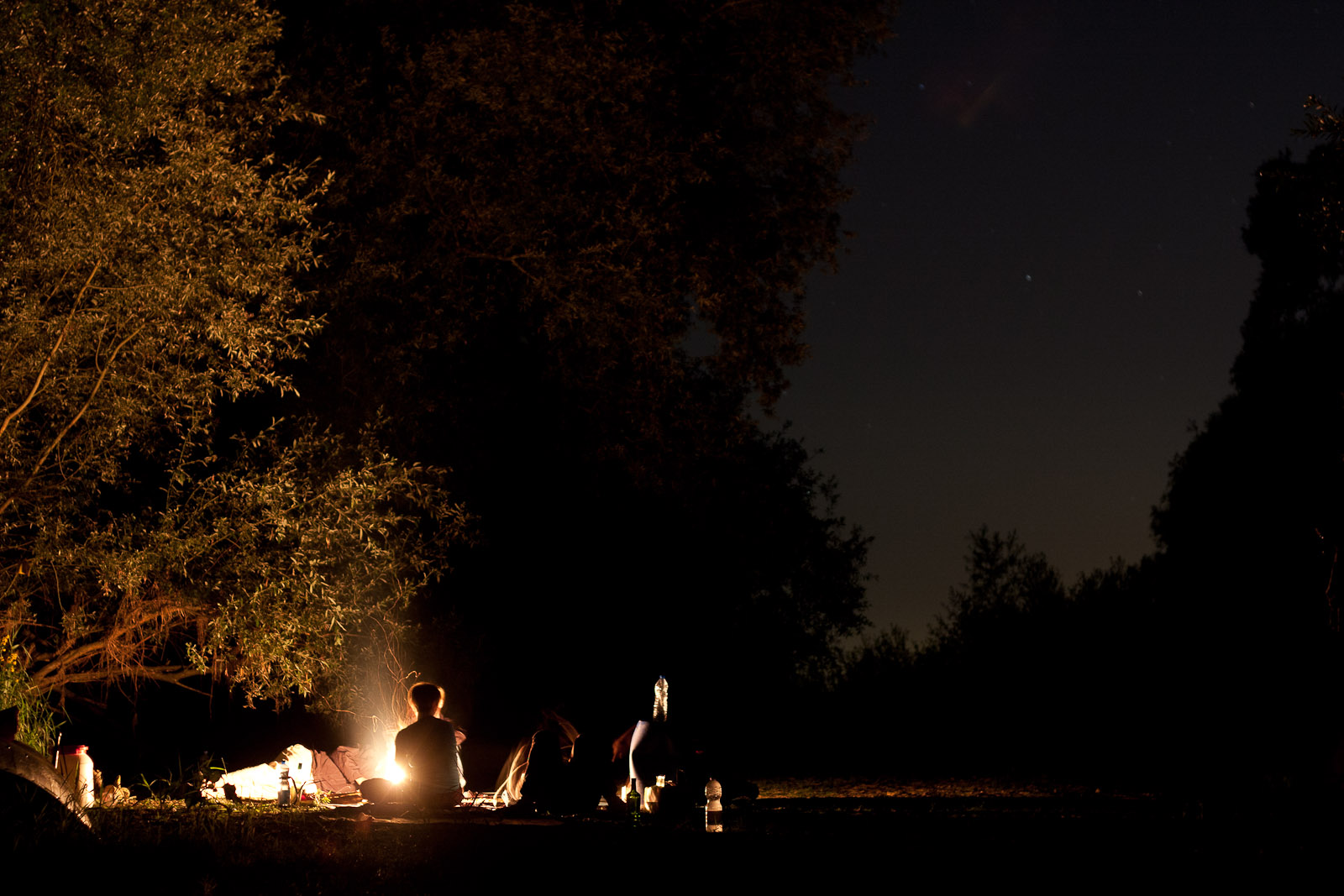 Abends am Lagerfeuer