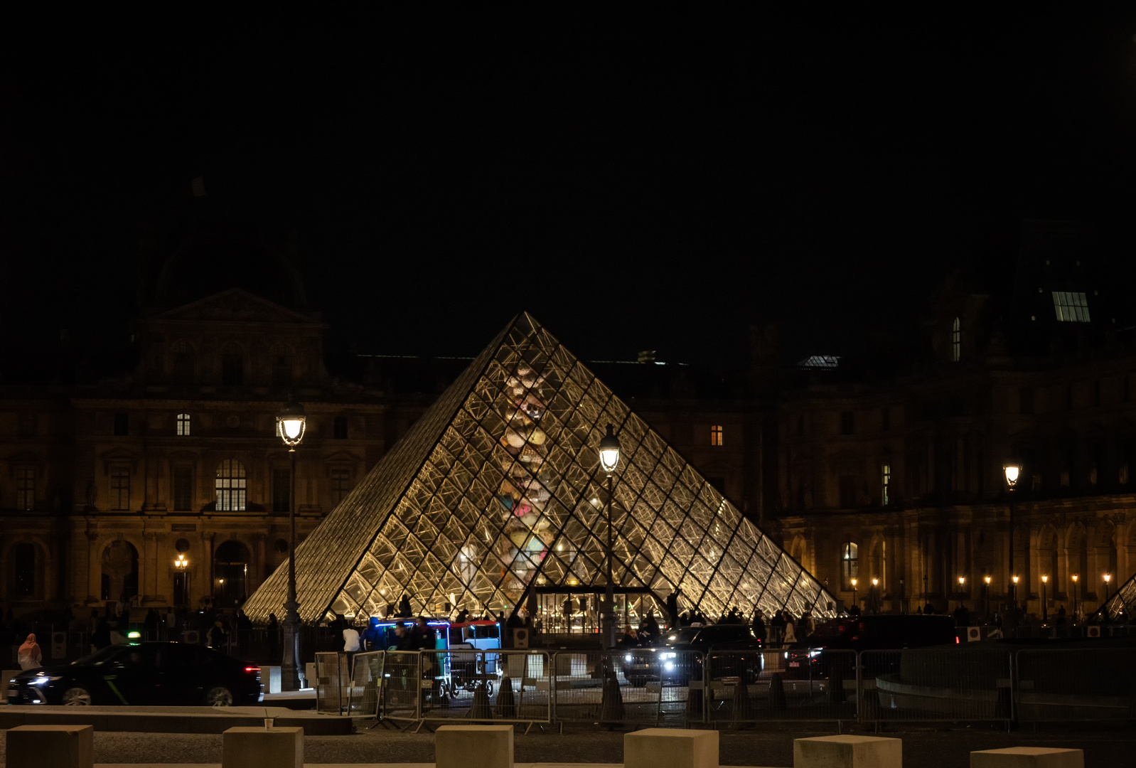 abends am Louvre