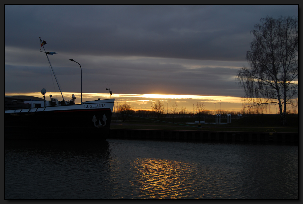 ...Abends am Mittellandkanal...