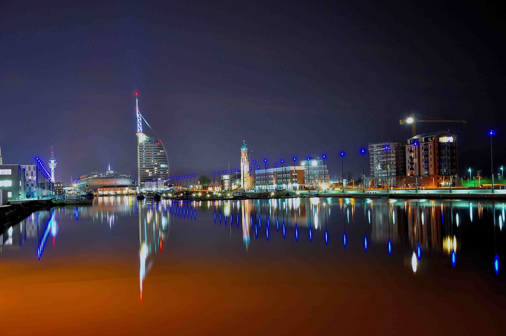 Abends am Neuen Hafen