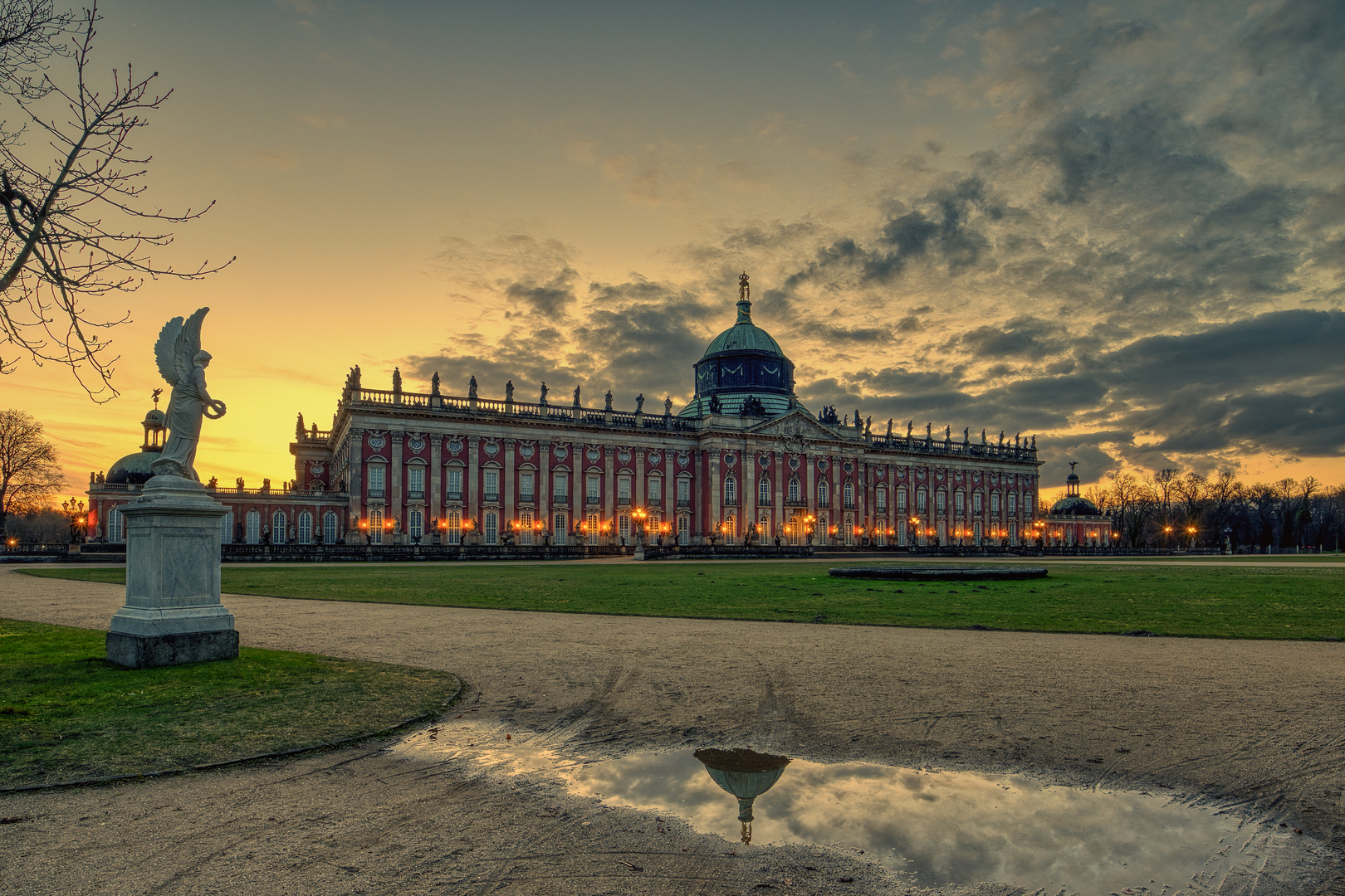 Abends am neuen Palais