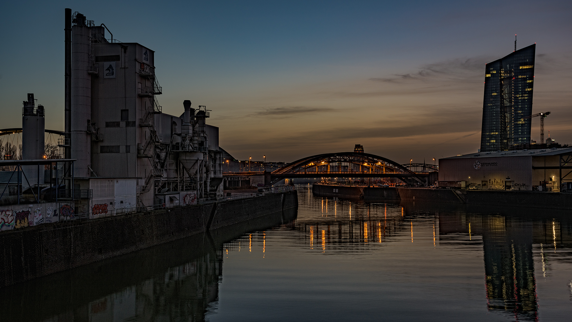 Abends am Osthafen